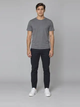 Andrés, an Aaina AI studio model: Man, 23 · Hispanic / Latino · Slim