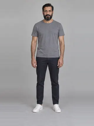 Nasser, an Aaina AI studio model: Man, 46 · Middle Eastern · Average