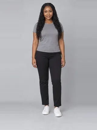 Imara, an Aaina AI studio model: Woman, 32 · Black · Slim