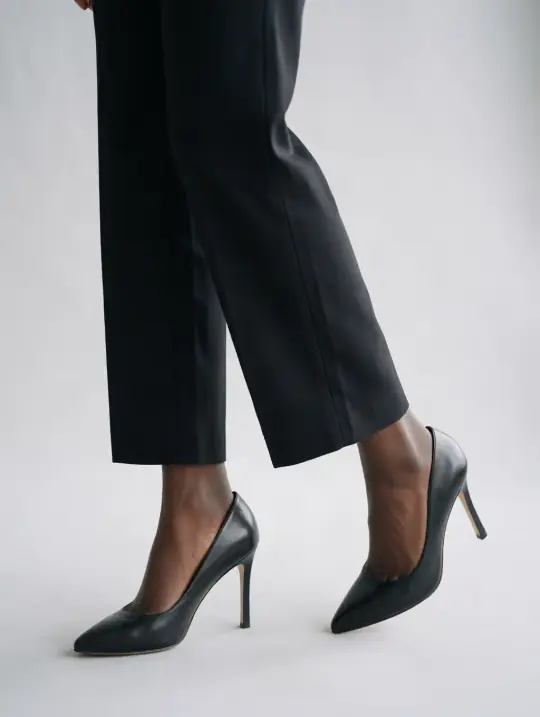 Nia, an Aaina model, in the pose Pointed stiletto pumps, low crop