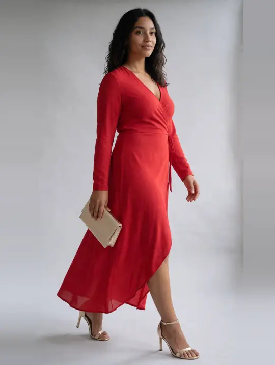 Sofia, an Aaina AI model: Mexican, about 30, curvy